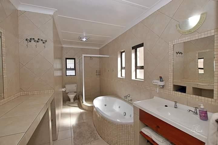 4 Bedroom Property for Sale in Jim Fouchepark Free State